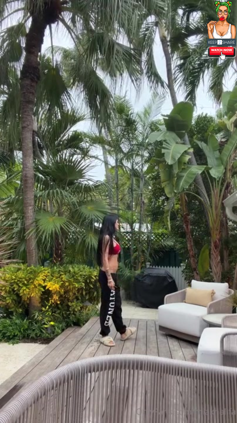 Onlyfans – Mia KhalifaS Outdoor Teasing – Mia Khalifa –